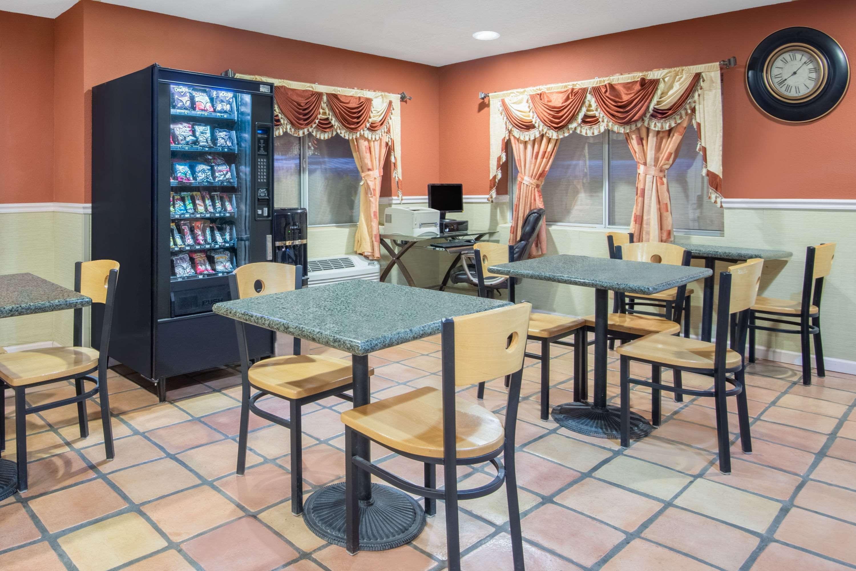 Motel Super 8 By Wyndham Portales Zewnętrze zdjęcie